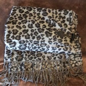 Leopard print shawl in black and gray